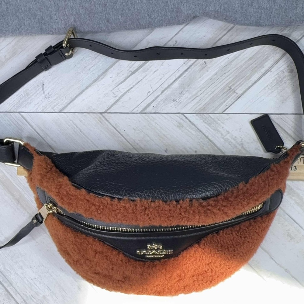 COACH F76662 Shearling and Pebbled Leather Fanny Pack Belt Bag Travel Minimalist - Picture 9 of 11